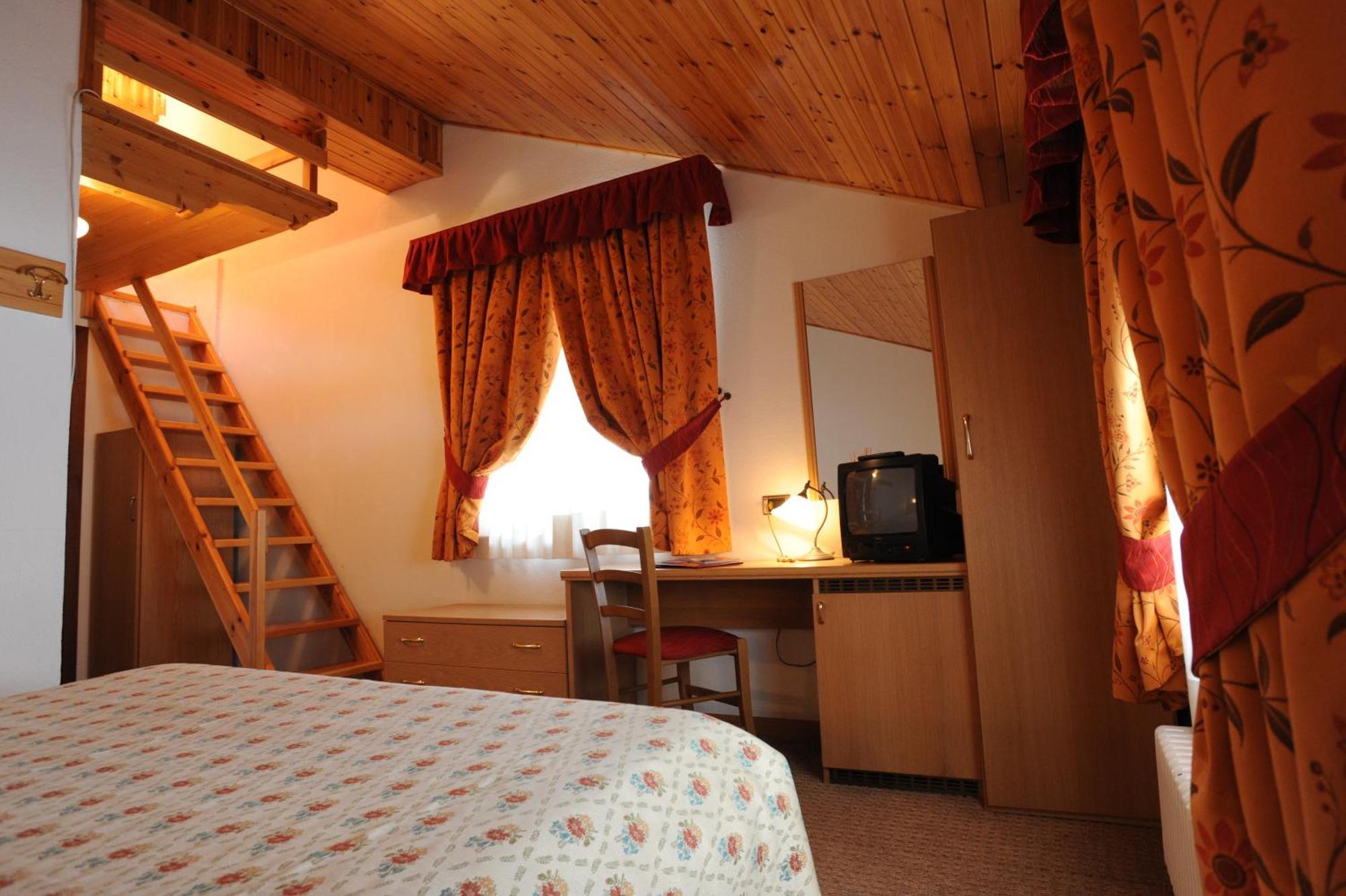 Hotel Petit Tournalin Champoluc Quarto foto